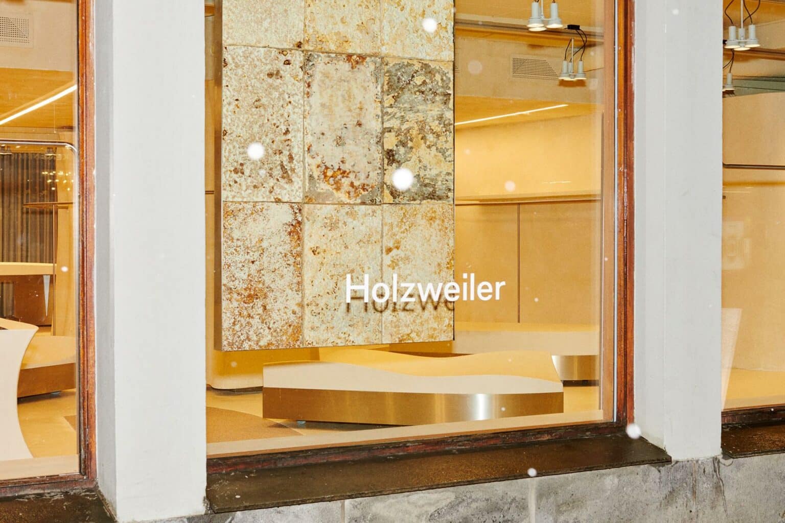 pluss2_interior-holzweiler-ilewKP9g